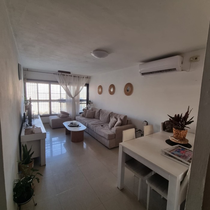 דירת 5 חדרים להשכרה ברחוב הערבה 2 לוד – מרווחת, שמורה, בשכונת בן גוריון.