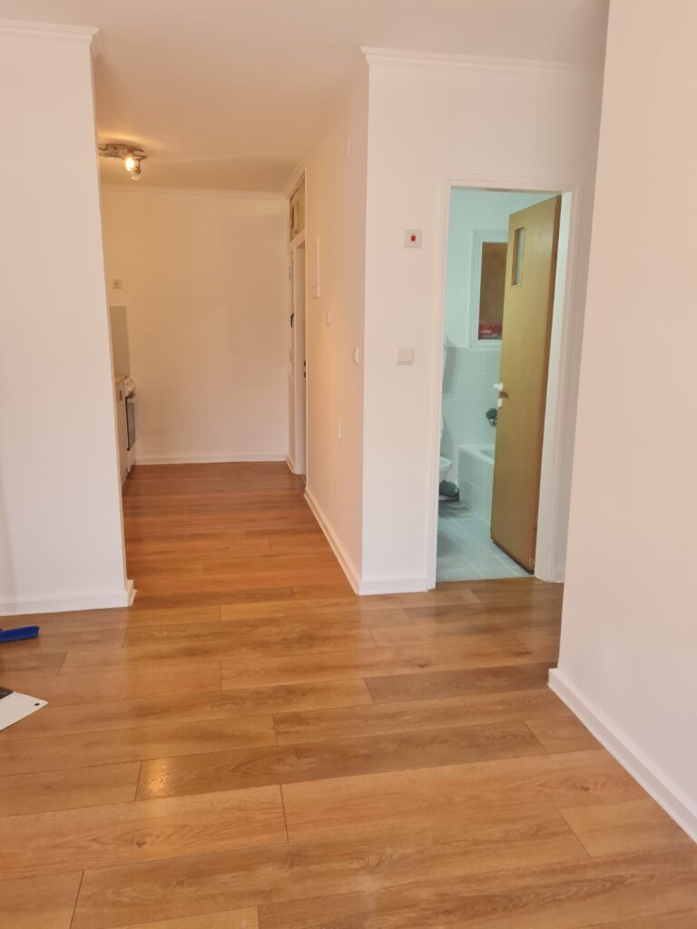 דירת 3 חד' שמורה ברחוב תלמים 21 בלוד, בשכונת גני אביב, צמוד לרובע הבינלאומי. מושכרת ב־3,300 ₪ עם פוטנציאל השקעה מצוין. מס' נכס 265.