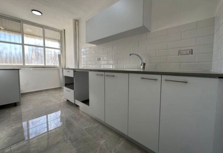 דירת 2 חדרים משופצת ברחוב גלעד 17 בלוד, קרובה לפארק, קניון ותחבורה נגישה. מושכרת ב־3,500 ₪ – מתאימה להשקעה. מס' נכס 267.