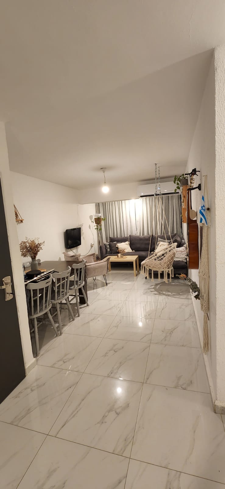 דירת 3 חד' משופצת למכירה ברחוב הגדוד העברי 8 לוד. 60 מ"ר, קומה 4, מטבח וריצוף חדשים. חלק מפרויקט פינוי־בינוי במתחם הליבה עם תב"ע מאושרת. כניסה מיידית. מס' נכס 309.