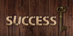 SUCCESS – הצלחה בקריירת תיווך נדל״ן: סוכן משיג תוצאות, מתפתח מקצועית ומוביל לקוחות לעסקאות מוצלחות.