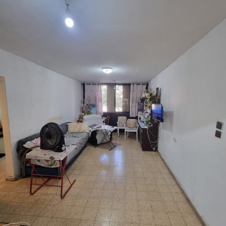 דירת 3 חדרים להשכרה ברחוב לאה גולדברג 1 בלוד. 70 מ"ר, שירותים כפולים, סמוך לתחנת רכבת לוד. כניסה 01/09/2026. נכס 510.