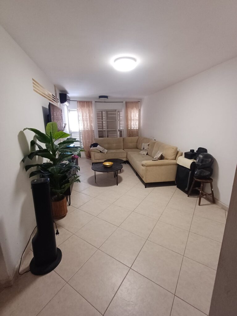 דירת 3 חדרים להשכרה ברחוב אלפעל 10 בלוד. 80 מ"ר, מרווחת, במיקום מבוקש וכניסה מיידית. נכס 503.