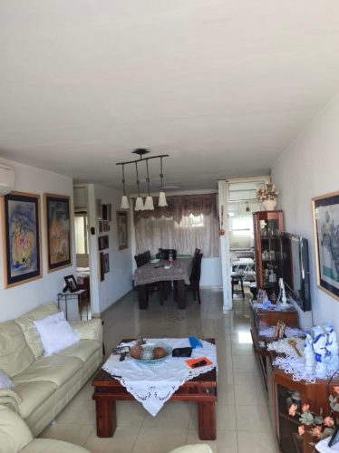 דירת 3 חדרים למכירה בלוד בשדרות דוד המלך 27. דירה שמורה במתחם פינוי־בינוי של אאורה, אזור מתפתח עם פוטנציאל השבחה משמעותי. מספר נכס 326.