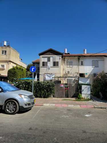 דירת 4 חדרים למכירה בלוד עם גינה פרטית, חנייה ושכונה שקטה – רחוב אליעזר קפלן 5.