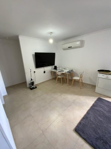 דירת 4 חדרים להשכרה ברחוב ההדרים 19 בלוד. 90 מ"ר, קומה 4, משופצת ובמצב מעולה, 2 מעליות וחניה לדיירים עם שער חשמלי. סמוך לכניסה לעיר.