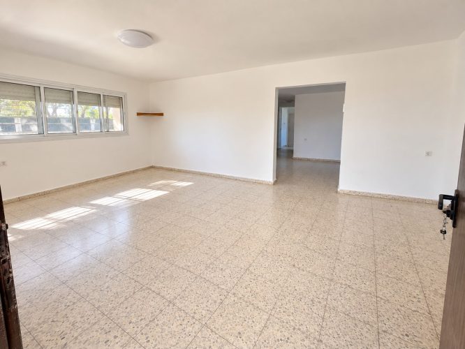 בית פרטי 4 חדרים להשכרה במושב זיתן.