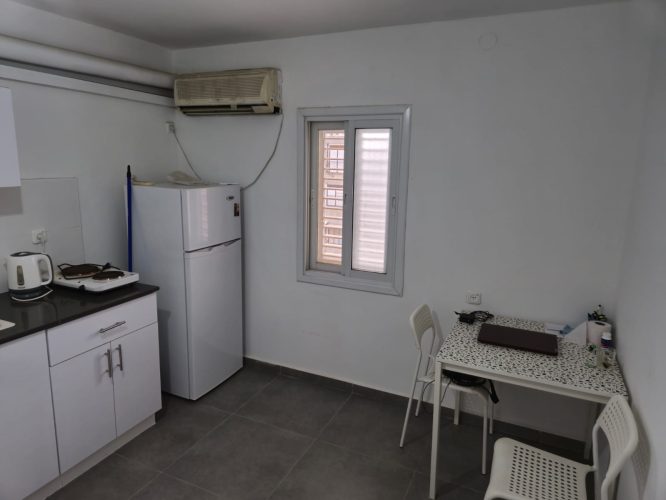 דירת 2 חדרים להשכרה בלוד – ברחוב פיינשטיין 3, משופצת, מרוהטת וכוללת חשבונות בשכונת שרת השקטה.