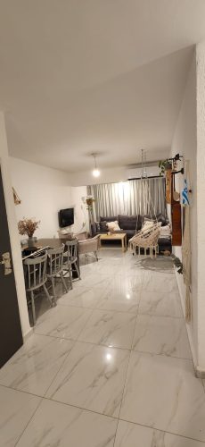 דירת 3 חד' משופצת למכירה ברחוב הגדוד העברי 8 לוד. 60 מ"ר, קומה 4, מטבח וריצוף חדשים. חלק מפרויקט פינוי־בינוי במתחם הליבה עם תב"ע מאושרת. כניסה מיידית. מס' נכס 309.