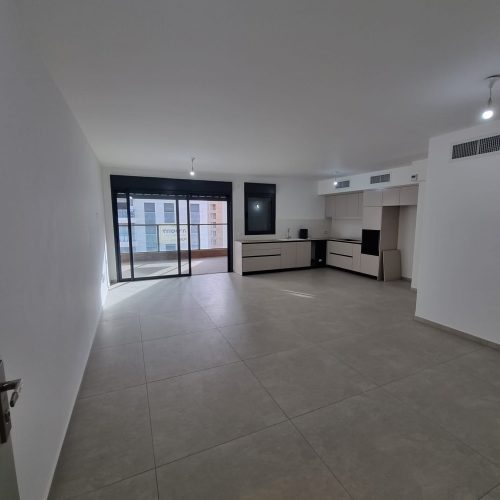 דירת 5 חד' חדשה להשכרה ברחוב יער אודם 5 לוד. 127 מ"ר, קומה 6 בבניין בוטיק, מרפסת שמש, מחסן ו־2 חניות צמודות. שכונת נופי בן שמן המבוקשת. כניסה מיידית. מס' נכס 332.