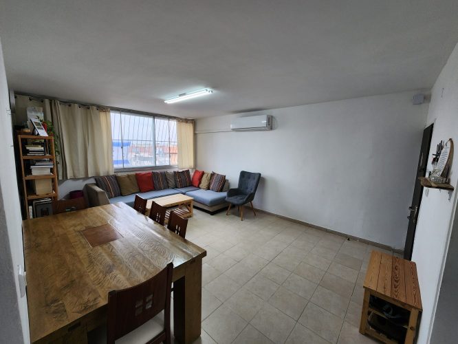 דירת 3 חד' למכירה ברחוב אקסודוס 9 לוד. 65 מ"ר, קומה 3, שמורה ומסודרת. שכונה מתפתחת עם פוטנציאל השבחה. כניסה חצי שנה וגמיש. מס' נכס 315.