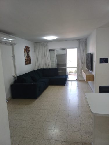 דירת 4 חדרים למכירה בלוד ברחוב חטיבת הראל 9. קומה 10 מתוך 10, מרפסת שמש 10 מ"ר, 2 מעליות וחניה בטאבו. מתאימה למגורים איכותיים או להשקעה. מספר נכס 377.