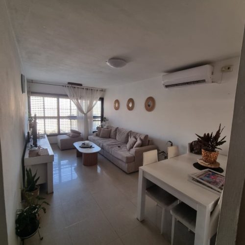 דירת 5 חדרים להשכרה ברחוב הערבה 2 לוד – מרווחת, שמורה, בשכונת בן גוריון.