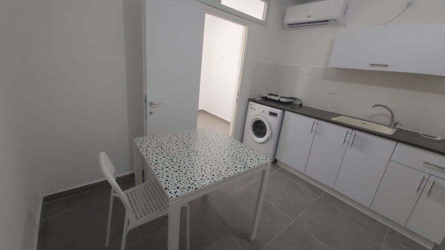 דירת 2 חדרים להשכרה בלוד, משופצת ומרוהטת קומפלט, בשכונת שרת השקטה.