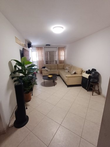 דירת 3 חדרים להשכרה ברחוב אלפעל 10 בלוד. 80 מ"ר, מרווחת, במיקום מבוקש וכניסה מיידית. נכס 503.